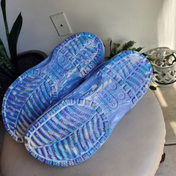 Crocs Classic Clog - Blue and White - Picture 3 of 5